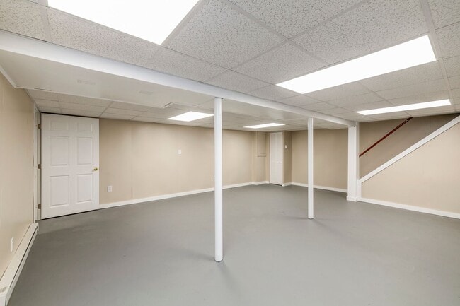 Building Photo - Renovated Ranch 3 BR/1BA/1 car garage w Fu...