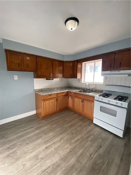 Building Photo - 908 North Ave