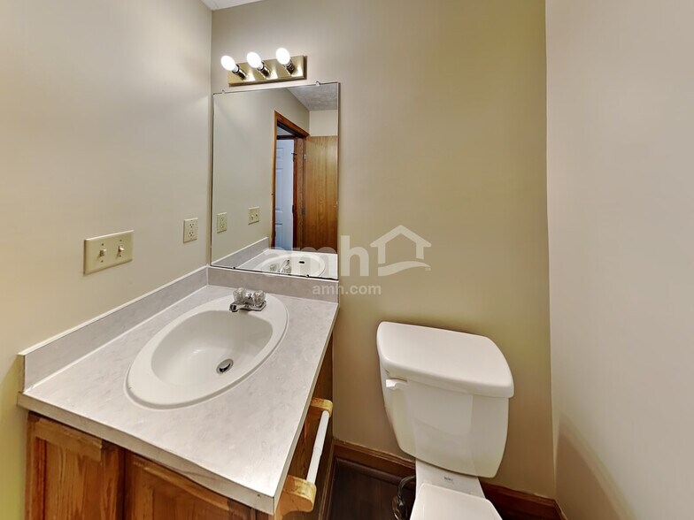 Building Photo - 8438 Lucerne Dr