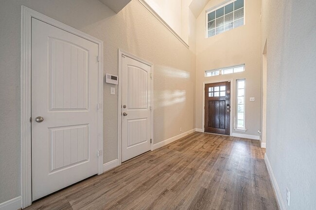 Building Photo - 830 Rench