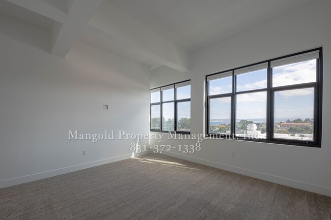 Building Photo - Luxurious 2-Bed 2.5-Bath Condo Located in ...