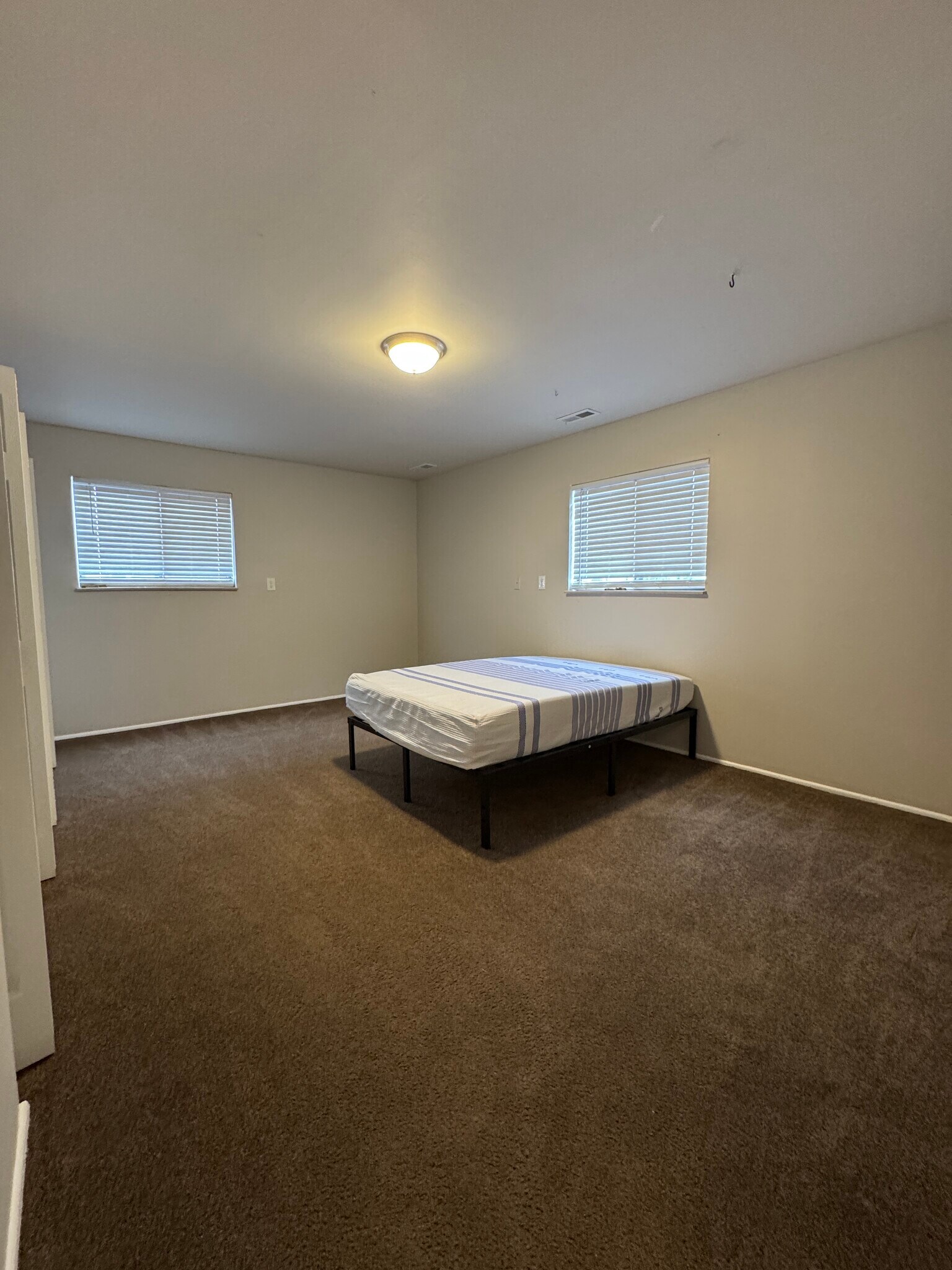 Building Photo - 228 W Hill St