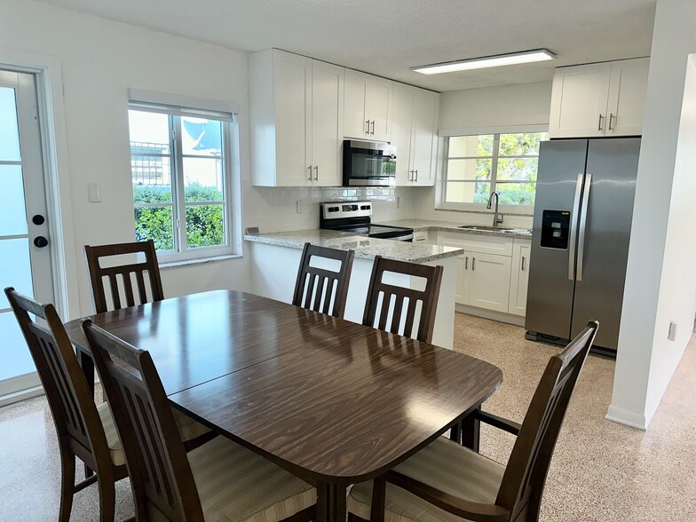 Dining room table /chairs - 610 SW 6th Ave