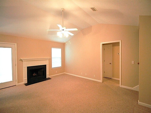 Building Photo - 3749 Southbend Dr