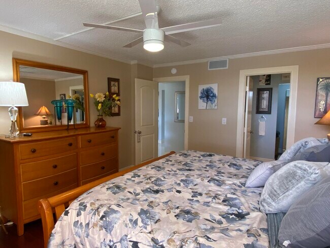 Building Photo - 14 Royal Palm Way