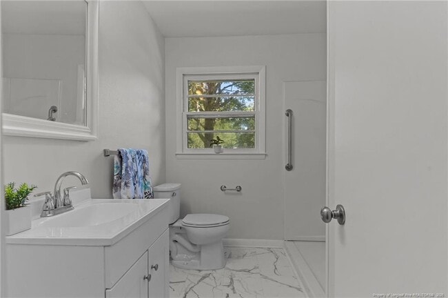 Building Photo - 13520 Oakwood Dr