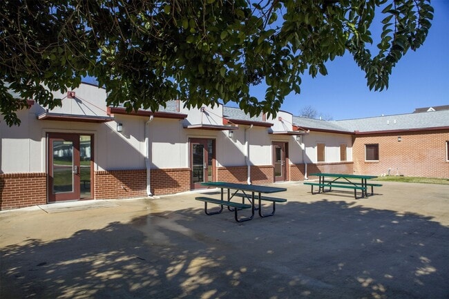 Building Photo - 3747 West Ave