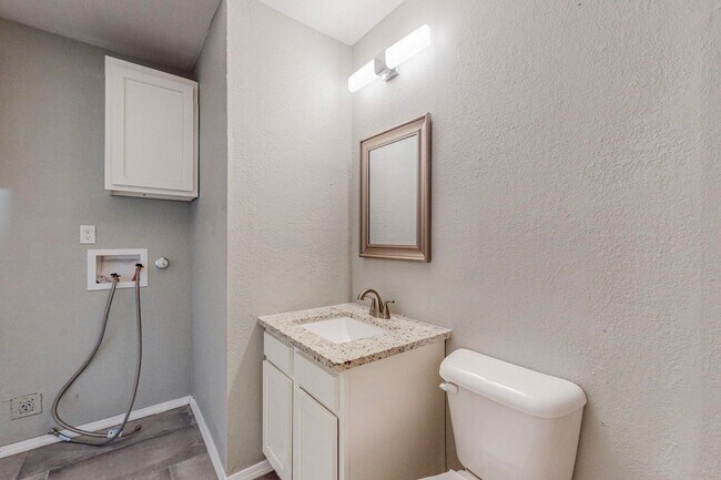 Building Photo - NE Mid-Century Modern 3 Badroom 1.5 Bath with garage