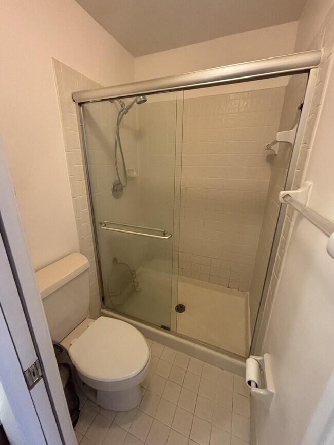 Building Photo - 110 SE 7th St