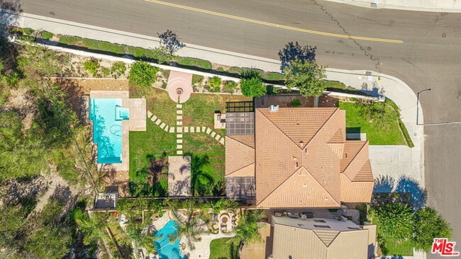 Building Photo - 25755 Hood Way