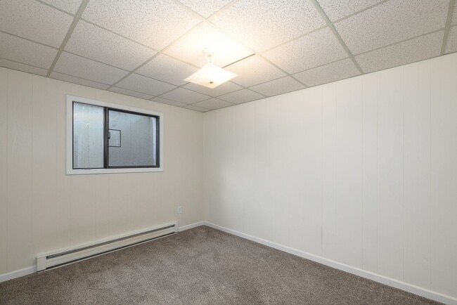 Building Photo - 603-605.5-6055 N Virginia Ct