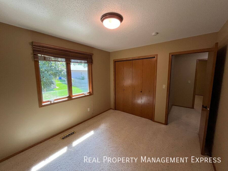 Building Photo - 3 BED 2 BATH HOME NEAR MORNINGSIDE PARK