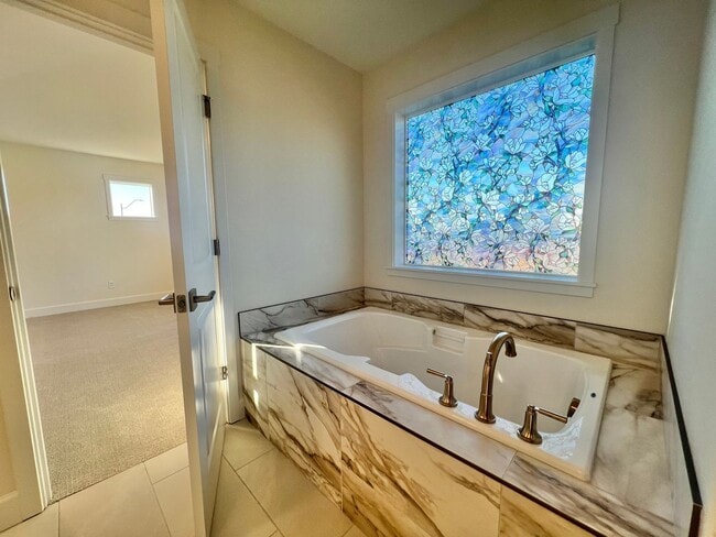 Building Photo - Gorgeous Ridgefield Home