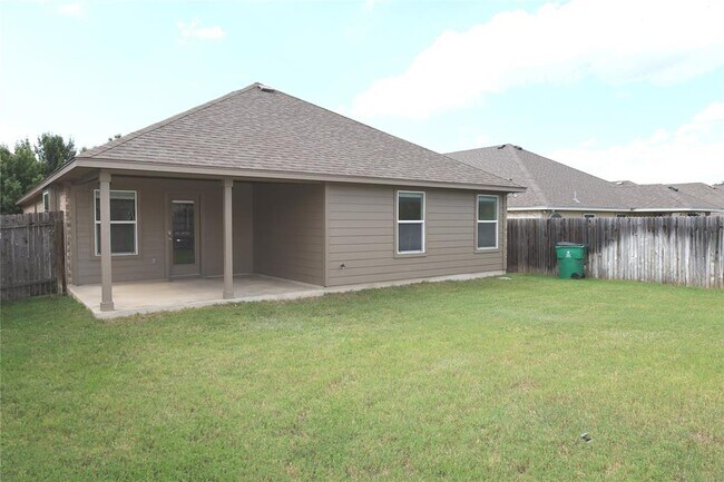 Building Photo - 1804 Golden Arrow Ave