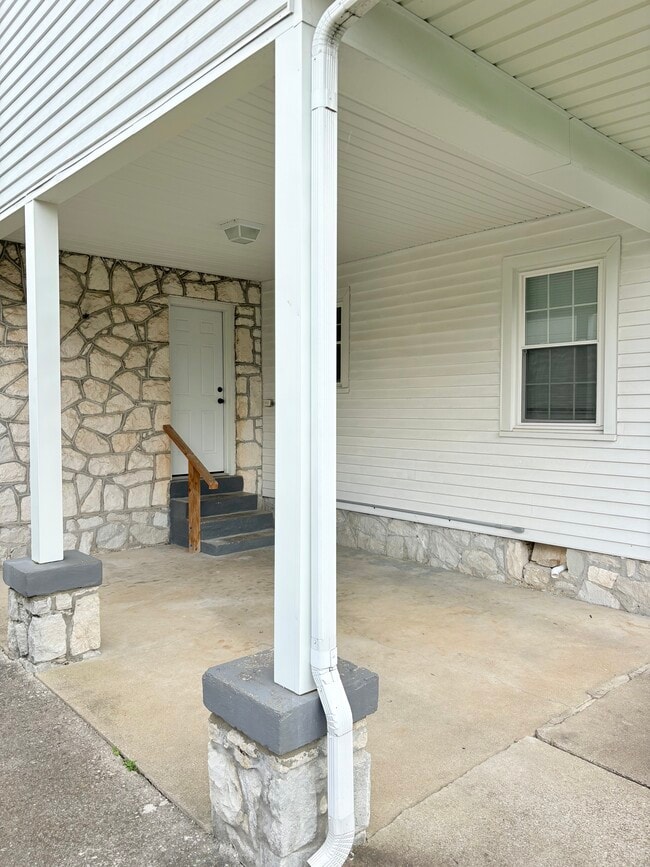 Building Photo - 804 Josephine St