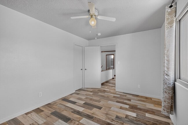Building Photo - 624 Torretta Dr SW