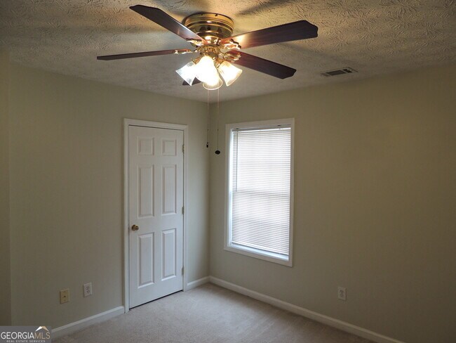 Building Photo - 70 Aspen Dr