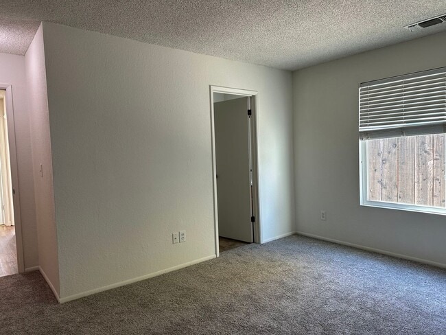 Building Photo - Mature dog considered. Nice home, convenient location off Placer & Wisconsin, Rdg.