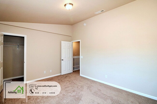 Building Photo - 2750 Shasta View Dr