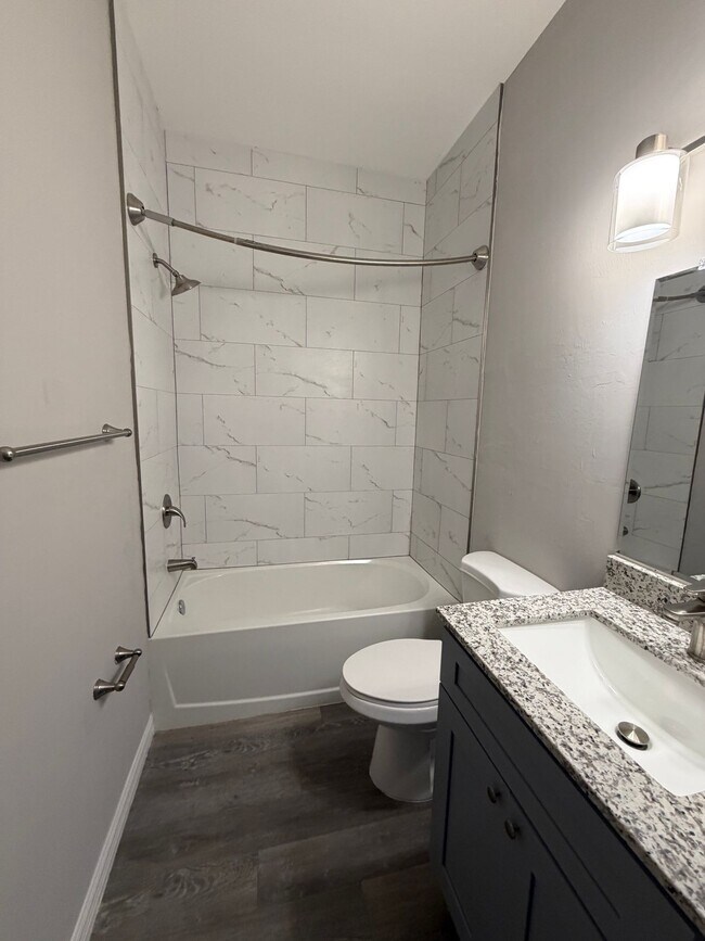 Building Photo - 1156 Melville Rd