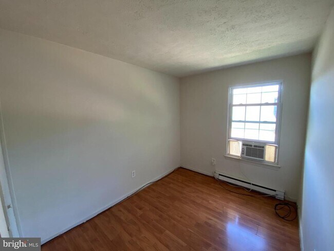 Building Photo - 624 Highview Ct