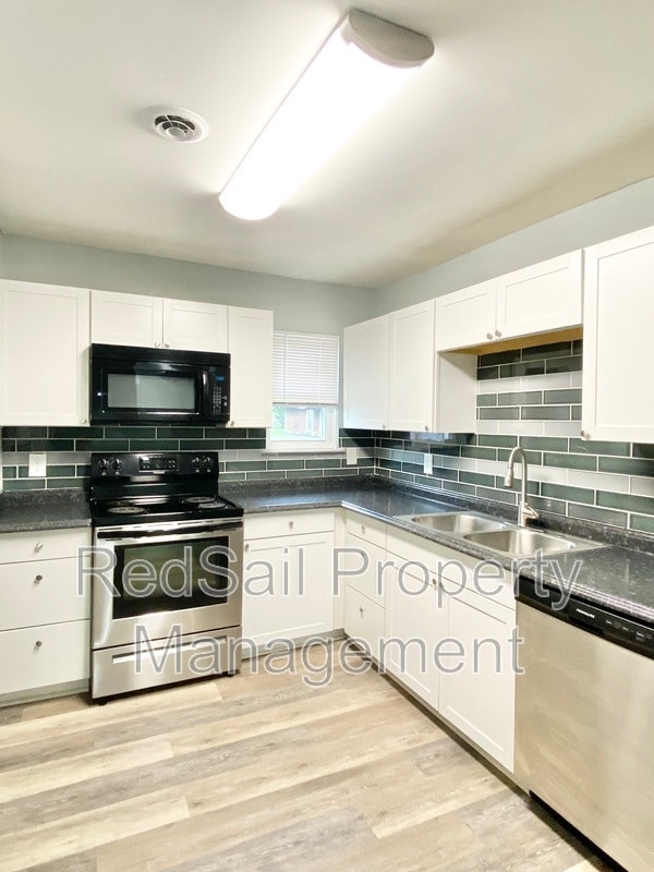 Building Photo - 1449 Longdale Dr