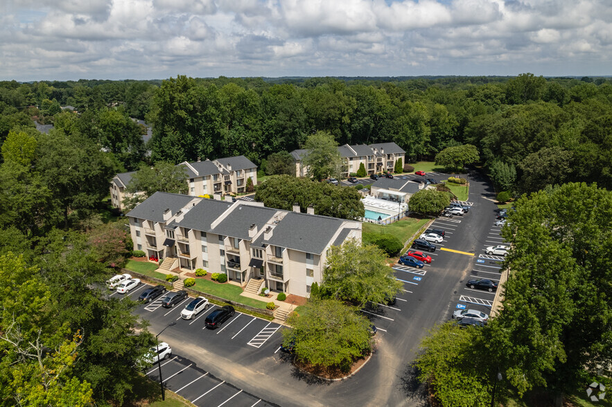 Primary Photo - Country Club Apartments