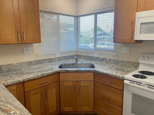 Building Photo - 39-1810