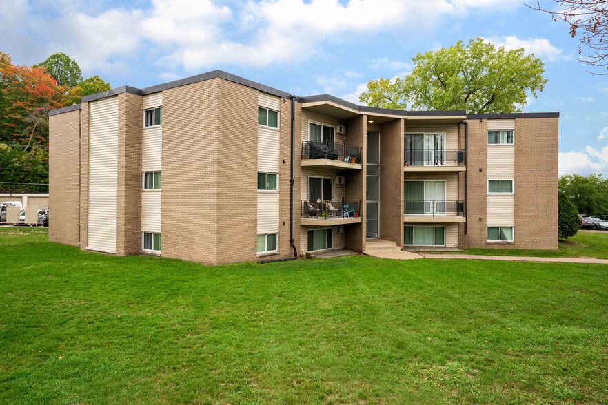 Northview Commons in Fridley, MN - Northview Commons Apartments