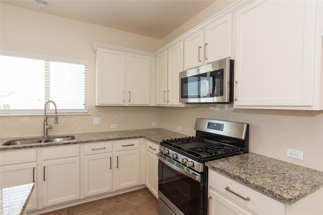 Building Photo - 1732 Lakota Ln