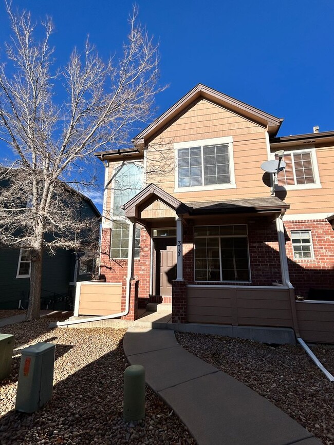 Building Photo - 2BR End Unit Townhome in Rock Creek