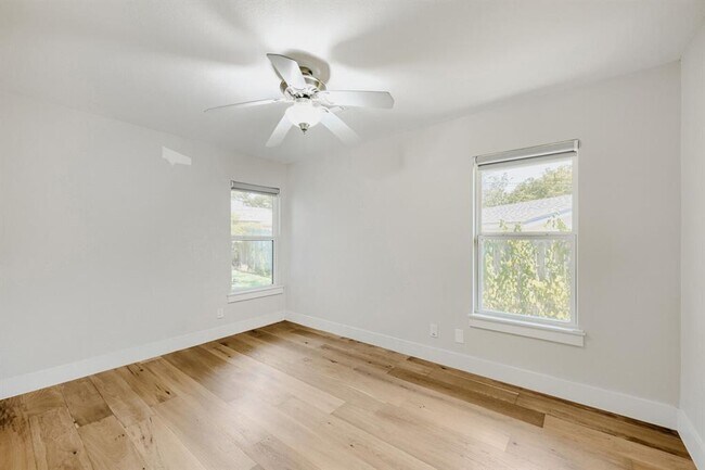Building Photo - 5503 Wellington Dr