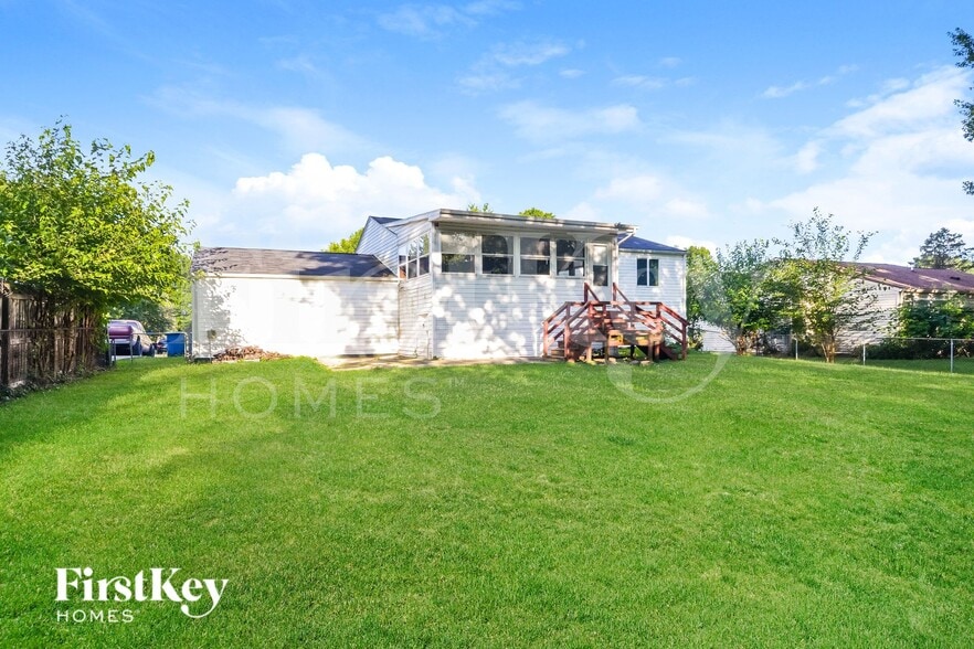 Building Photo - 6830 Littleton Dr