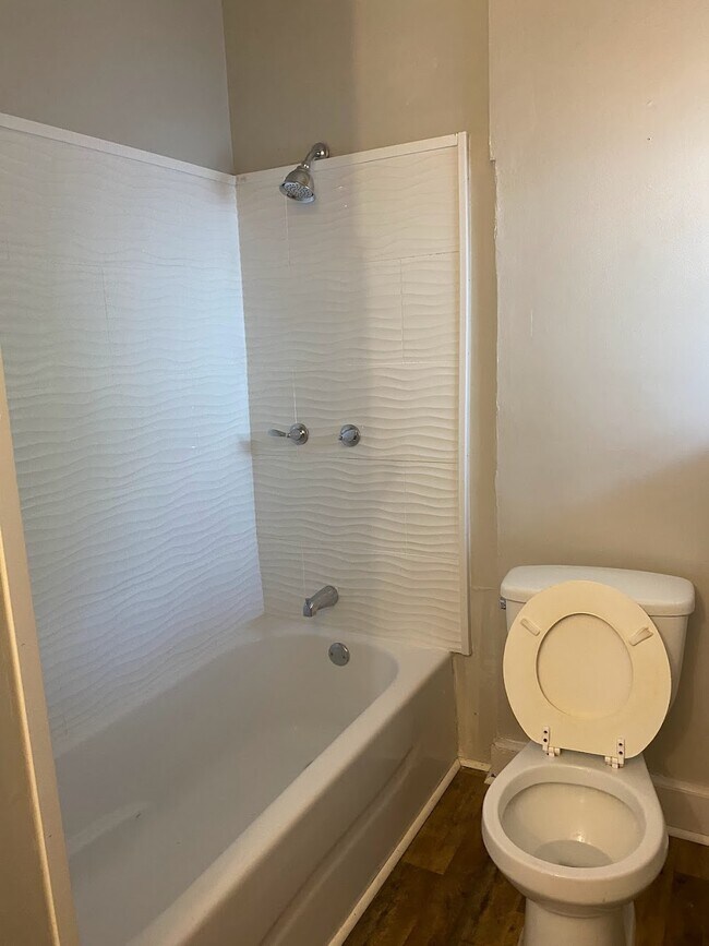 Building Photo - 128 Marshall St