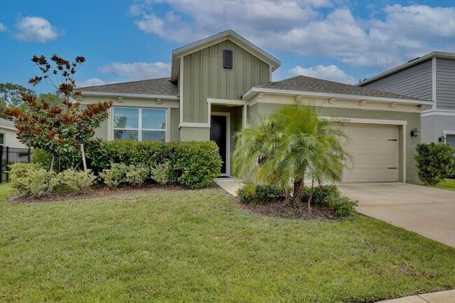 Building Photo - Gorgeous 4/3 Spacious Home with a 2 Car Garage Located on a Conservation Lot in Creekstone Neighb...