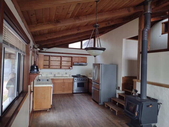 Building Photo - 3961 Red Rock Rd