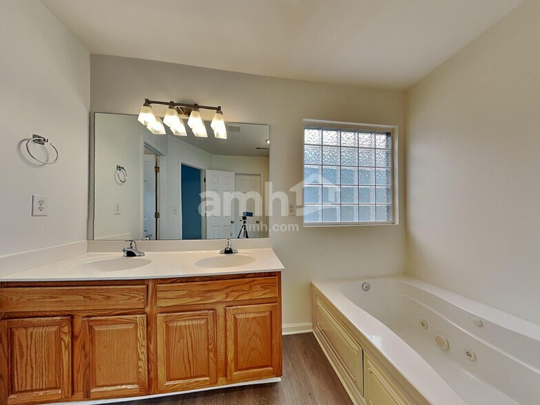 Building Photo - 5622 Falls Ridge Ln