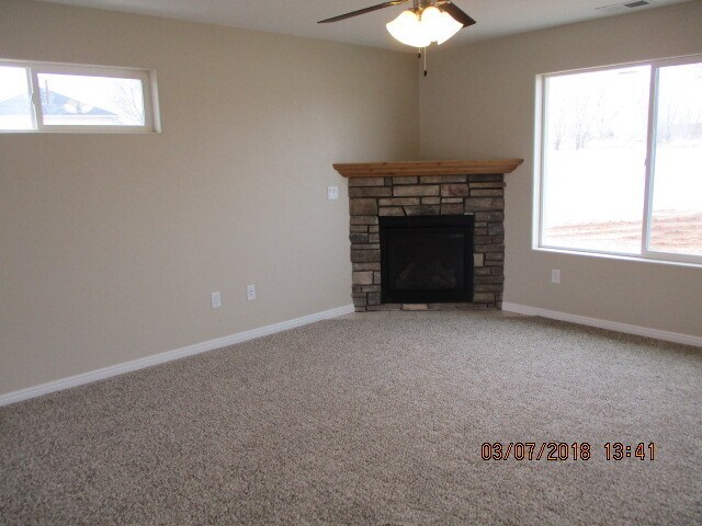 Building Photo - **Move-In Discount!** 3 Bedroom 2.5 - Twin Home in Gemini Meadows
