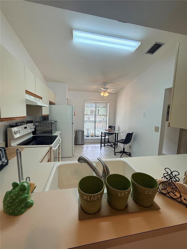 Building Photo - 3310 Perimeter Dr