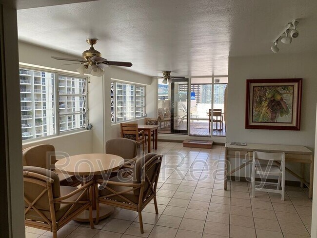 Building Photo - 425 Ena Rd