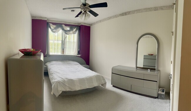 Building Photo - 8900 Duchess Way
