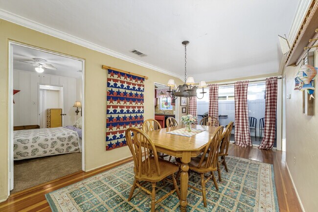 Building Photo - "Charming 4-Bedroom Classic Cottage & Cozy Fireplace in heart of Balboa