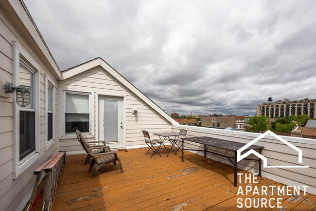 Building Photo - 1657 S Throop St