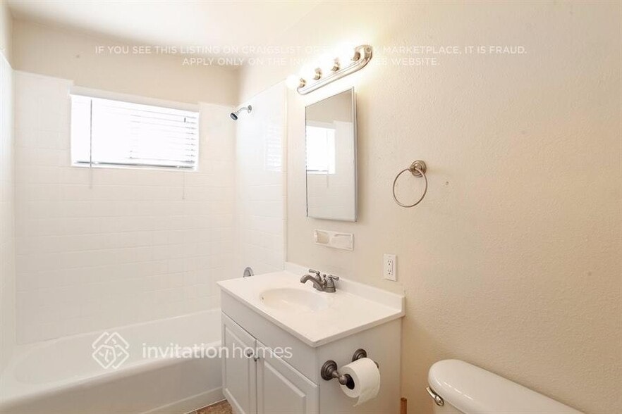 Building Photo - 4546 W Ave L-10