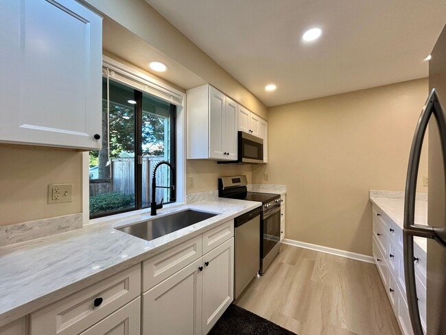 Building Photo - Serene 2 Bed, 2 Bath Updated Hidden Gem!