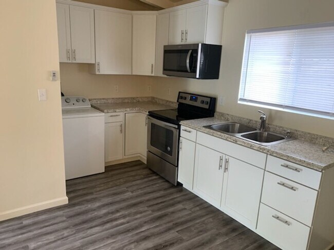 Building Photo - Ash Duplex