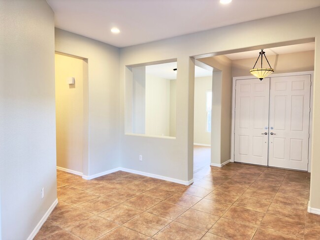 Building Photo - CHARLESTON MODEL W/ 2 BEDROOMS, DEN, 3 BAT...