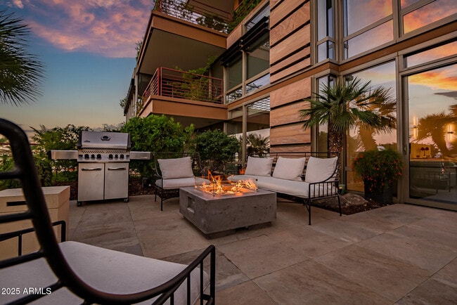 Building Photo - 7167 E Rancho Vista Dr