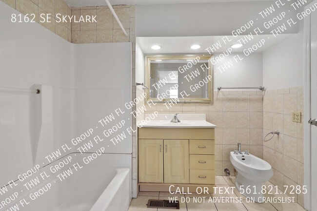 Building Photo - 8162 SE Skylark-