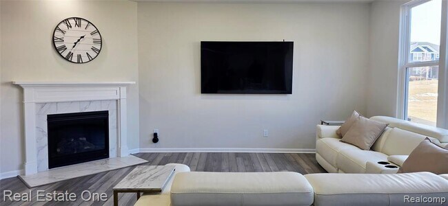 Building Photo - 2720 Tulip Wy